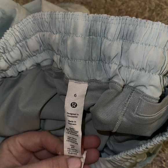 lululemon hotty hot mid rise 4 in. short - Picture 3 of 3